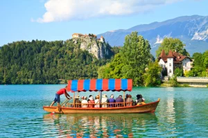 Boat and lake Bled